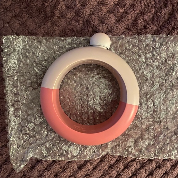 🩷NWT! Chic and Tonic Pink Bangle Flask🩷 - Picture 3 of 4